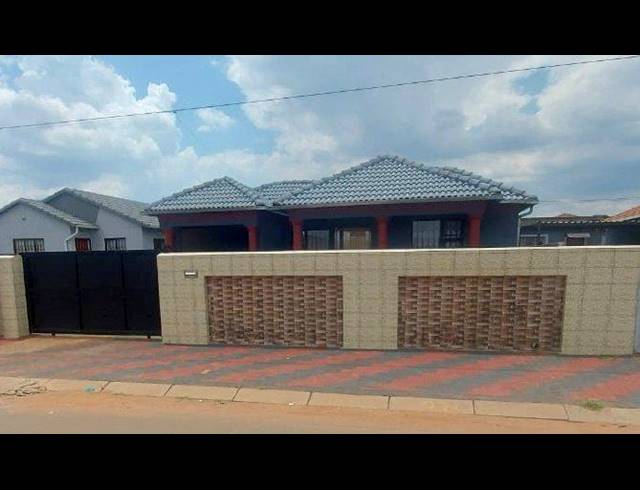 3 BEDROOM HOUSE FOR SALE IN PROTEA GLEN